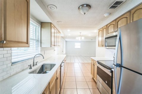 House in Pinellas Park, Florida 3 bedrooms, 108.14 sq.m. № 1845017 - photo 5