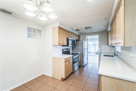 House in Pinellas Park, Florida 3 bedrooms, 108.14 sq.m. № 1845017 - photo 4