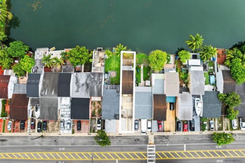 Townhouse in Hialeah, Florida 2 bedrooms, 120.03 sq.m. № 1925291 - photo 30