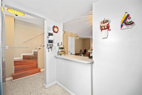 Townhouse in Hialeah, Florida 2 bedrooms, 120.03 sq.m. № 1925291 - photo 13