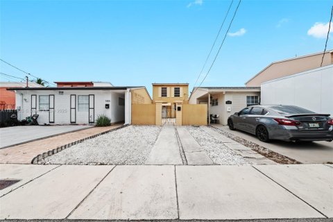 Townhouse in Hialeah, Florida 2 bedrooms, 120.03 sq.m. № 1925291 - photo 4
