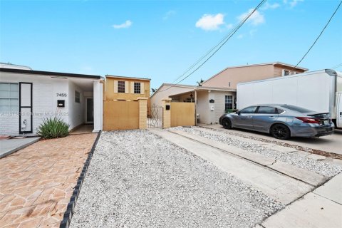 Townhouse in Hialeah, Florida 2 bedrooms, 120.03 sq.m. № 1925291 - photo 3
