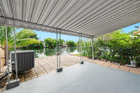 Townhouse in Hialeah, Florida 2 bedrooms, 120.03 sq.m. № 1925291 - photo 26