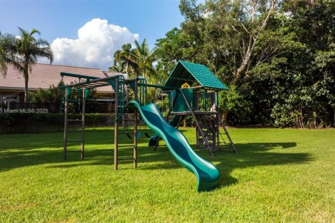 Villa ou maison à louer à Plantation, Floride: 9 chambres, 797.29 m2 № 1861071 - photo 9