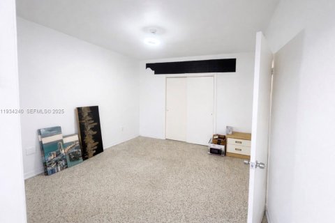 Commercial property in Miami, Florida 231.7 sq.m. № 1992466 - photo 3