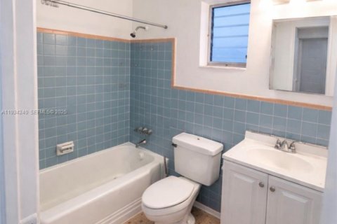 Commercial property in Miami, Florida 231.7 sq.m. № 1992466 - photo 5