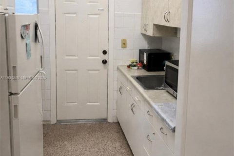 Commercial property in Miami, Florida 231.7 sq.m. № 1992466 - photo 6