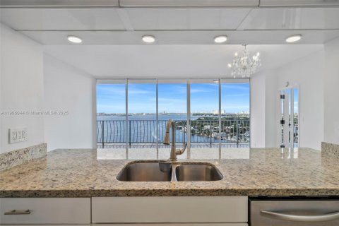 Copropriété à louer à North Bay Village, Floride: 2 chambres, 95.69 m2 № 1956845 - photo 11