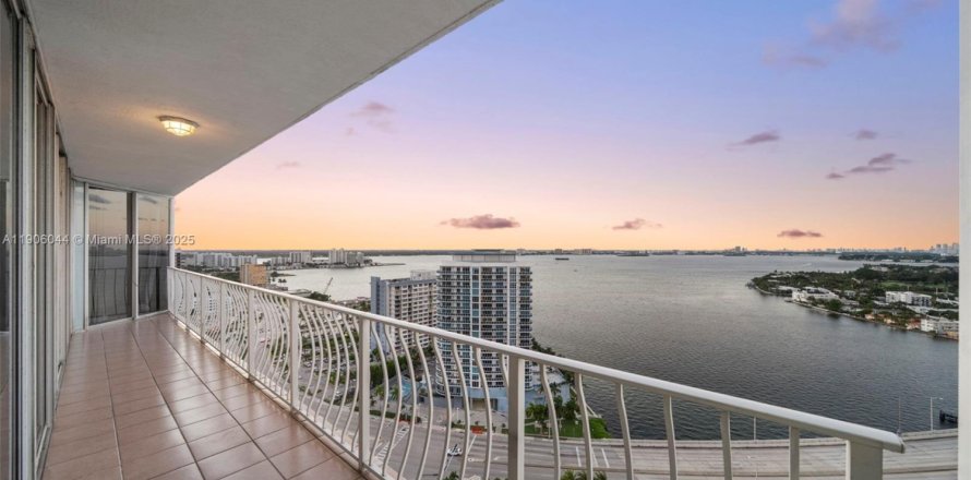 Condo à North Bay Village, Floride, 2 chambres  № 1956845