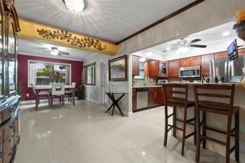 House in Miramar, Florida 3 bedrooms, 124.4 sq.m. № 1873993 - photo 7