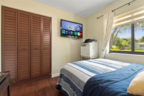 House in Miramar, Florida 3 bedrooms, 124.4 sq.m. № 1873993 - photo 16