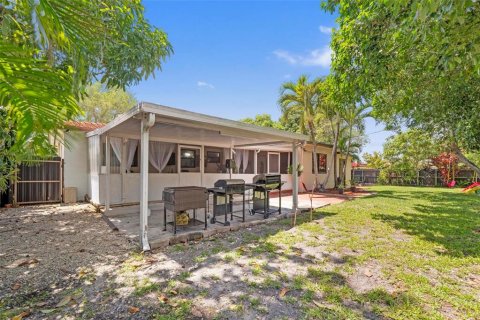 House in Miramar, Florida 3 bedrooms, 124.4 sq.m. № 1873993 - photo 27