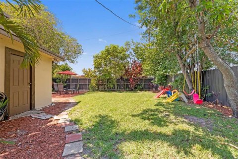 House in Miramar, Florida 3 bedrooms, 124.4 sq.m. № 1873993 - photo 29