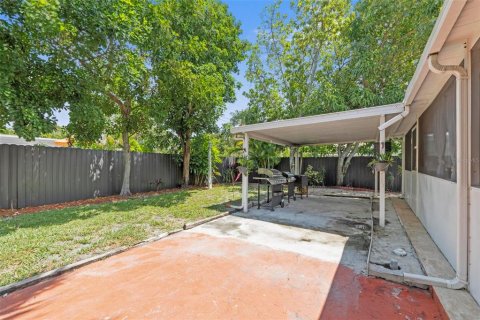 House in Miramar, Florida 3 bedrooms, 124.4 sq.m. № 1873993 - photo 25