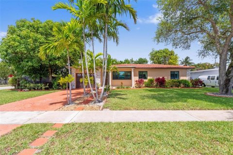 House in Miramar, Florida 3 bedrooms, 124.4 sq.m. № 1873993 - photo 4