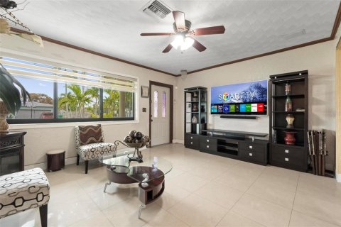 House in Miramar, Florida 3 bedrooms, 124.4 sq.m. № 1873993 - photo 6