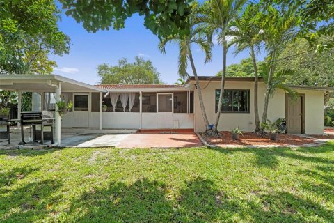 House in Miramar, Florida 3 bedrooms, 124.4 sq.m. № 1873993 - photo 28