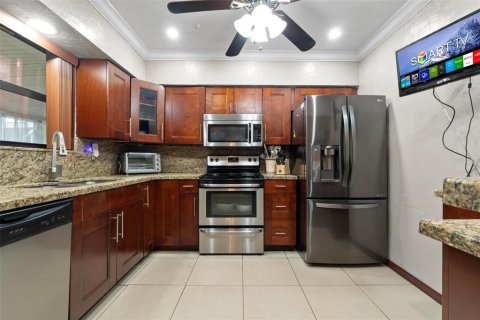 House in Miramar, Florida 3 bedrooms, 124.4 sq.m. № 1873993 - photo 9