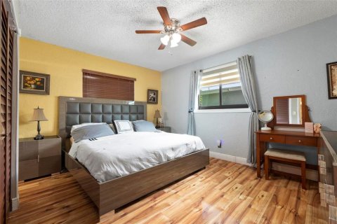 House in Miramar, Florida 3 bedrooms, 124.4 sq.m. № 1873993 - photo 18