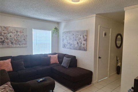 House in Cutler Bay, Florida 5 bedrooms, 231.14 sq.m. № 1867127 - photo 6