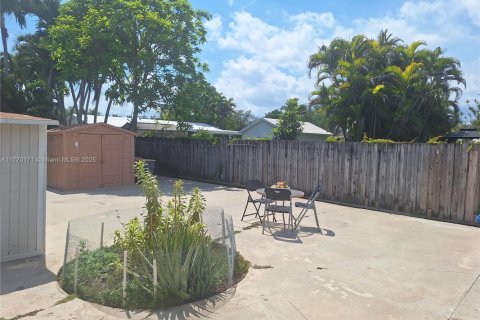 House in Cutler Bay, Florida 5 bedrooms, 231.14 sq.m. № 1867127 - photo 14