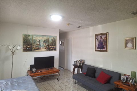 House in Cutler Bay, Florida 5 bedrooms, 231.14 sq.m. № 1867127 - photo 3