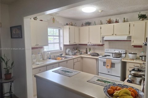 House in Cutler Bay, Florida 5 bedrooms, 231.14 sq.m. № 1867127 - photo 4