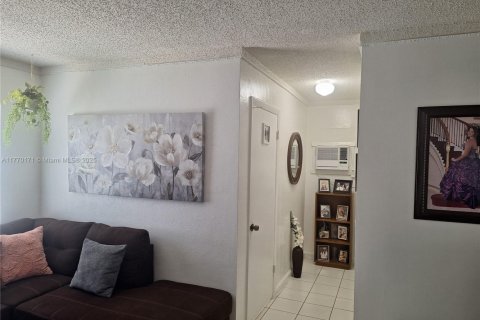 House in Cutler Bay, Florida 5 bedrooms, 231.14 sq.m. № 1867127 - photo 7