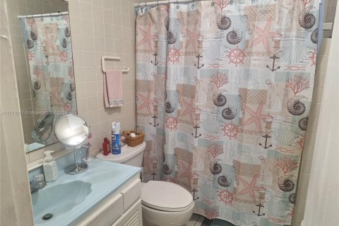 House in Cutler Bay, Florida 5 bedrooms, 231.14 sq.m. № 1867127 - photo 5