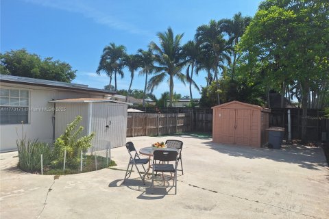 House in Cutler Bay, Florida 5 bedrooms, 231.14 sq.m. № 1867127 - photo 15