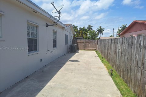 House in Cutler Bay, Florida 5 bedrooms, 231.14 sq.m. № 1867127 - photo 18
