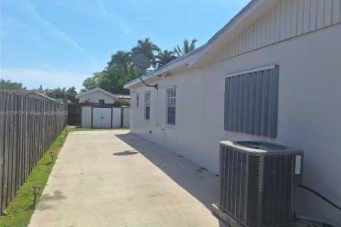 House in Cutler Bay, Florida 5 bedrooms, 231.14 sq.m. № 1867127 - photo 19