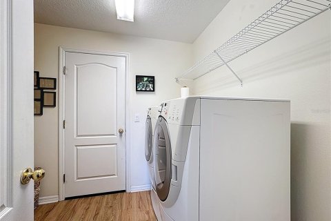 Casa en venta en Davenport, Florida, 5 dormitorios, 263.29 m2 № 1882763 - foto 27