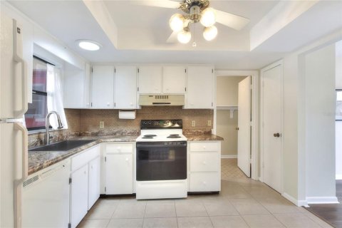 House in Lakeland, Florida 2 bedrooms, 125.6 sq.m. № 1910336 - photo 17