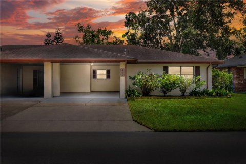 House in Lakeland, Florida 2 bedrooms, 125.6 sq.m. № 1910336 - photo 1