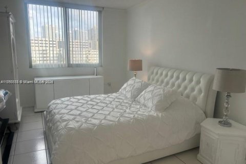 Снять в аренду кондоминиум в Санни-Айлс-Бич, Флорида 1 спальня, 70.79м2, № 1857242 - фото 6