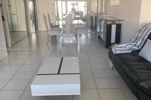 Снять в аренду кондоминиум в Санни-Айлс-Бич, Флорида 1 спальня, 70.79м2, № 1857242 - фото 27