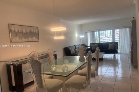 Снять в аренду кондоминиум в Санни-Айлс-Бич, Флорида 1 спальня, 70.79м2, № 1857242 - фото 5