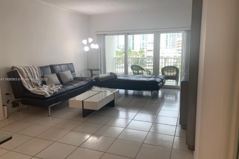 Снять в аренду кондоминиум в Санни-Айлс-Бич, Флорида 1 спальня, 70.79м2, № 1857242 - фото 7