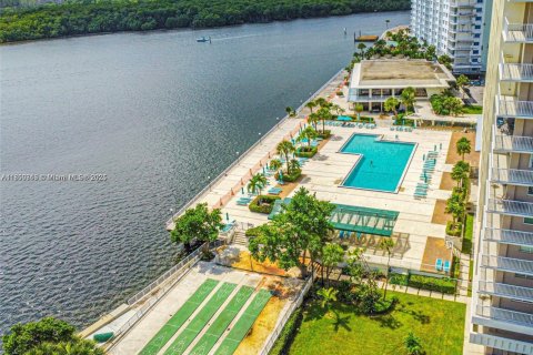 Снять в аренду кондоминиум в Санни-Айлс-Бич, Флорида 1 спальня, 70.79м2, № 1857242 - фото 19