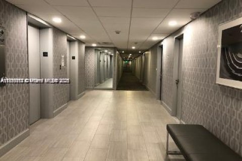 Снять в аренду кондоминиум в Санни-Айлс-Бич, Флорида 1 спальня, 70.79м2, № 1857242 - фото 20