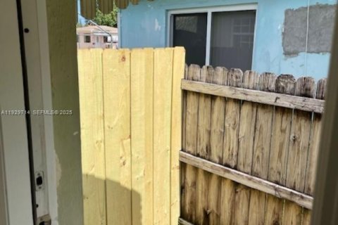 Снять в аренду коммерческую недвижимость в Холливуд, Флорида № 1988585 - фото 5