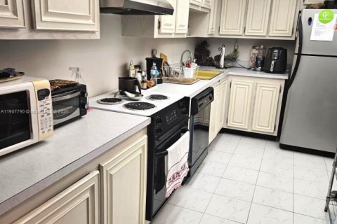 Купить кондоминиум в Дирфилд-Бич, Флорида 2 спальни, 92.9м2, № 1965712 - фото 1