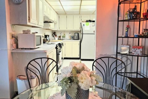 Купить кондоминиум в Дирфилд-Бич, Флорида 2 спальни, 92.9м2, № 1965712 - фото 2