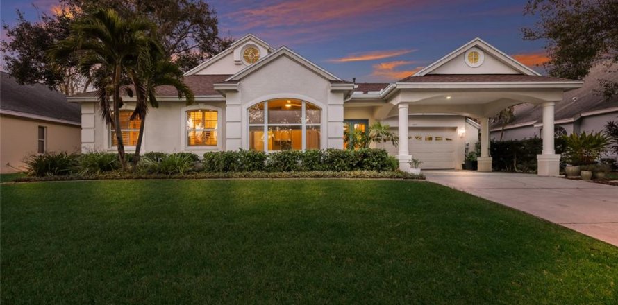 House in Bradenton, Florida 4 bedrooms, 197.23 sq.m. № 2099332