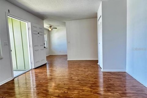 Condo in Holly Hill, Florida, 2 bedrooms  № 2381331 - photo 9