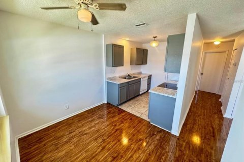 Condo in Holly Hill, Florida, 2 bedrooms  № 2381331 - photo 6