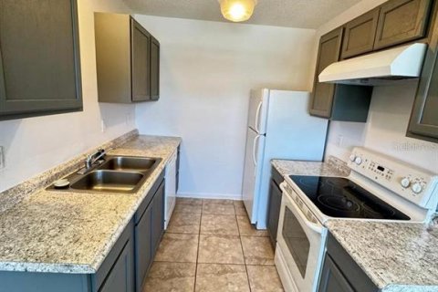 Condo in Holly Hill, Florida, 2 bedrooms  № 2381331 - photo 2