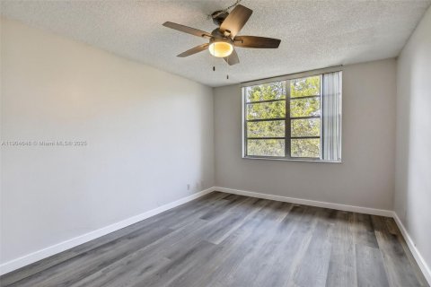 Condo in Plantation, Florida, 1 bedroom  № 1955184 - photo 13