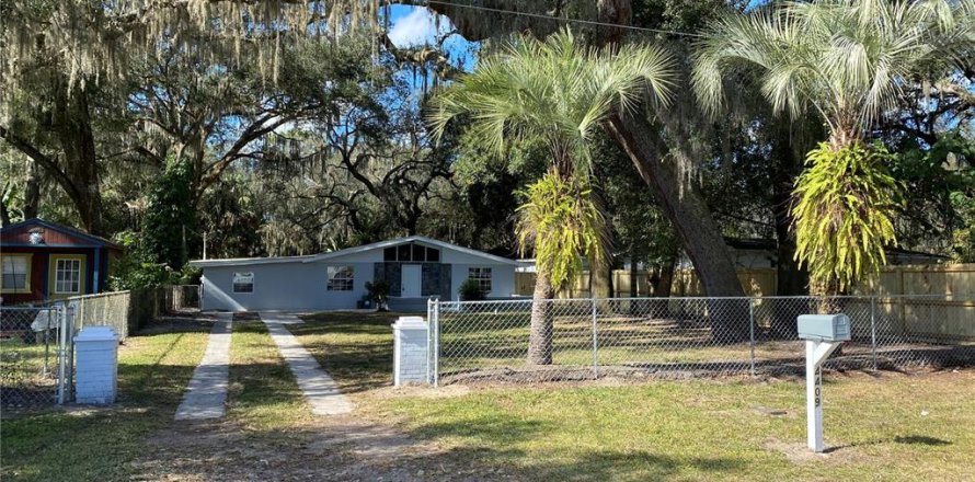 House in Zephyrhills, Florida 4 bedrooms, 170.94 sq.m. № 2379801